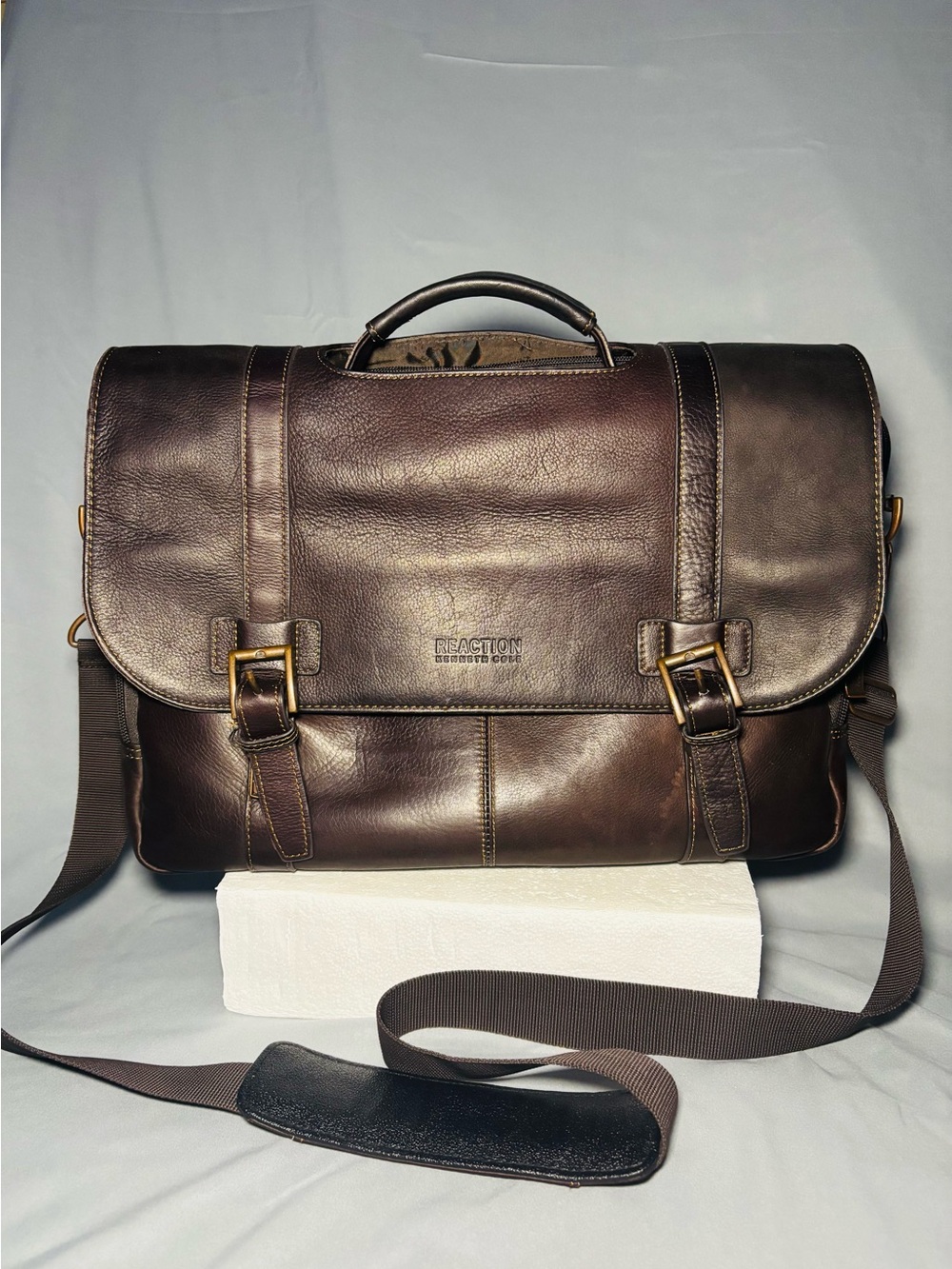 Kenneth Cole Reaction Dark Brown Leather Messenger Bag